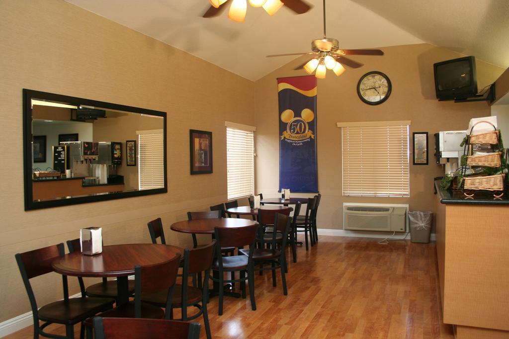 Tropicana Inn & Suites Anaheim Restoran gambar